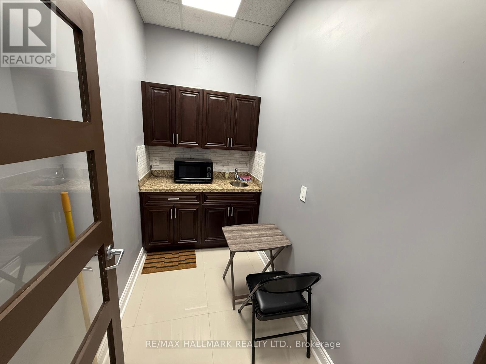 407 - 218 Export Boulevard, Mississauga, Ontario  L5S 1Y4 - Photo 18 - W12203923