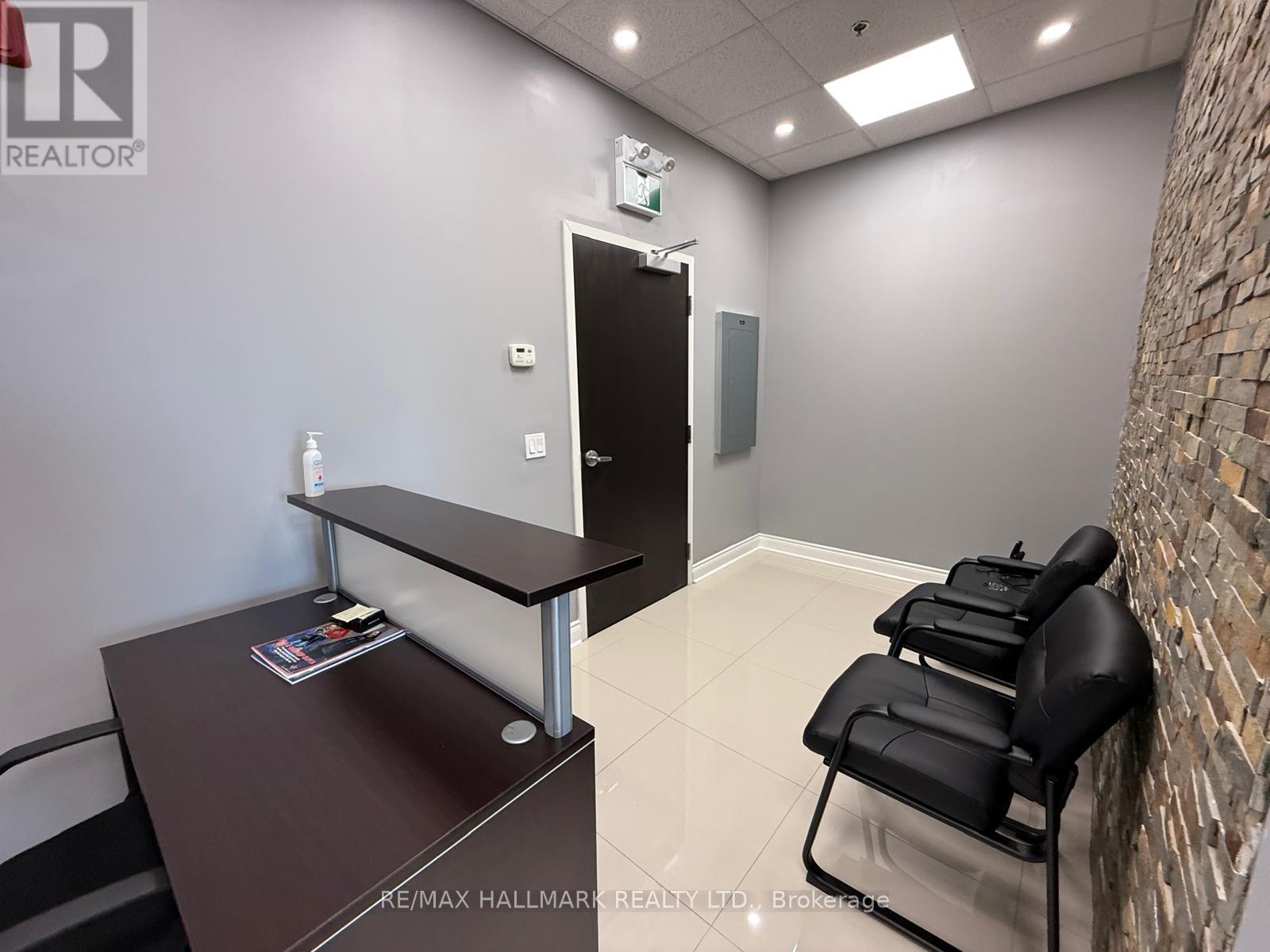 407 - 218 Export Boulevard, Mississauga, Ontario  L5S 1Y4 - Photo 6 - W12203923