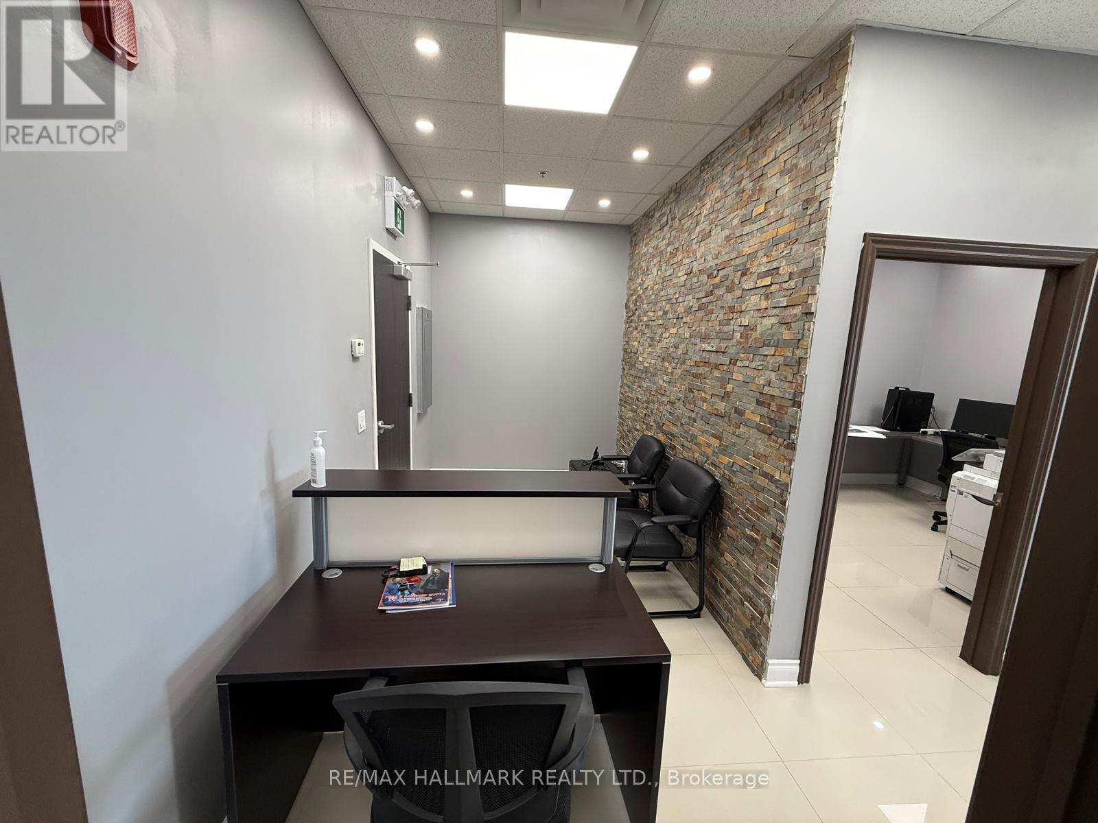 407 - 218 Export Boulevard, Mississauga, Ontario  L5S 1Y4 - Photo 7 - W12203923