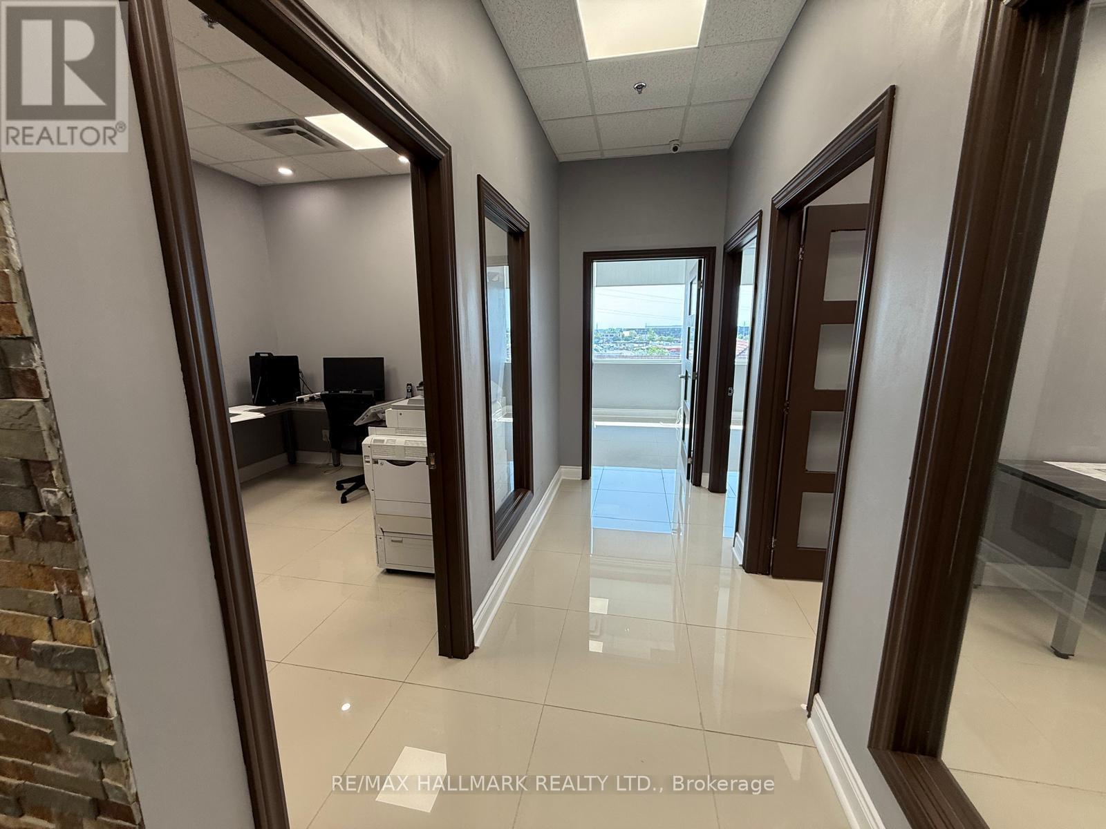 407 - 218 Export Boulevard, Mississauga, Ontario  L5S 1Y4 - Photo 9 - W12203923