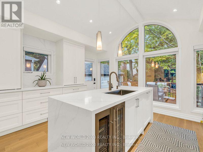 32 Edwalter Avenue, Toronto, Ontario  M8Y 1Z3 - Photo 14 - W12203924