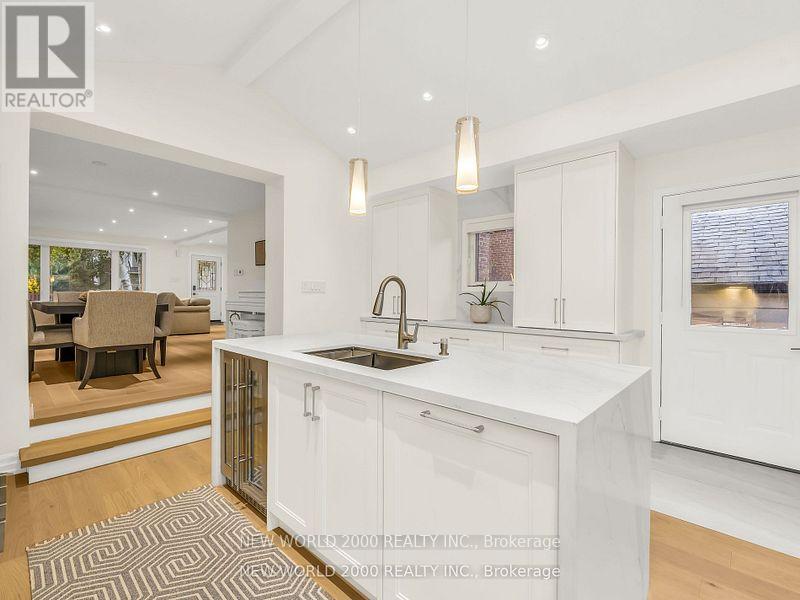 32 Edwalter Avenue, Toronto, Ontario  M8Y 1Z3 - Photo 15 - W12203924