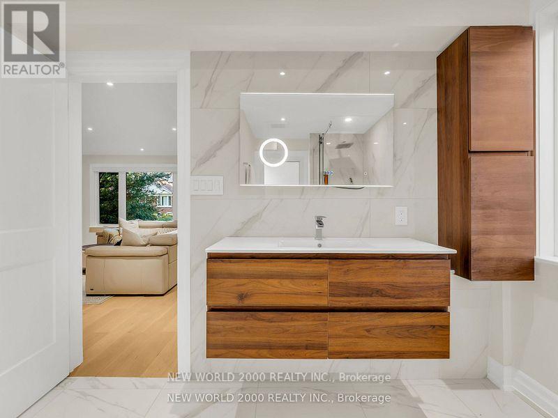 32 Edwalter Avenue, Toronto, Ontario  M8Y 1Z3 - Photo 16 - W12203924