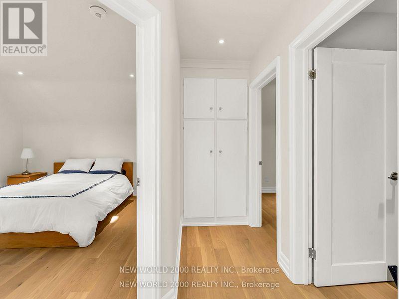 32 Edwalter Avenue, Toronto, Ontario  M8Y 1Z3 - Photo 19 - W12203924