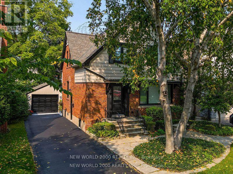 32 Edwalter Avenue, Toronto, Ontario  M8Y 1Z3 - Photo 4 - W12203924