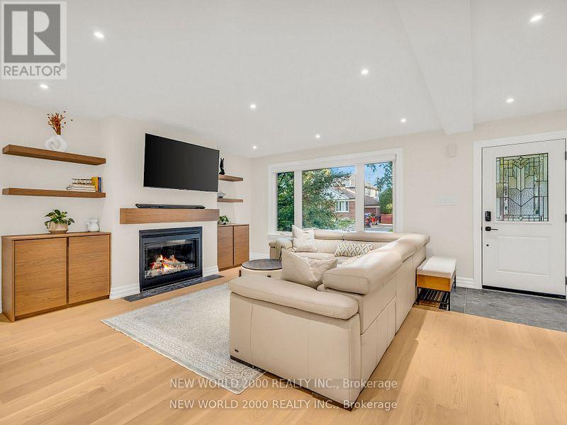 32 Edwalter Avenue, Toronto, Ontario  M8Y 1Z3 - Photo 7 - W12203924
