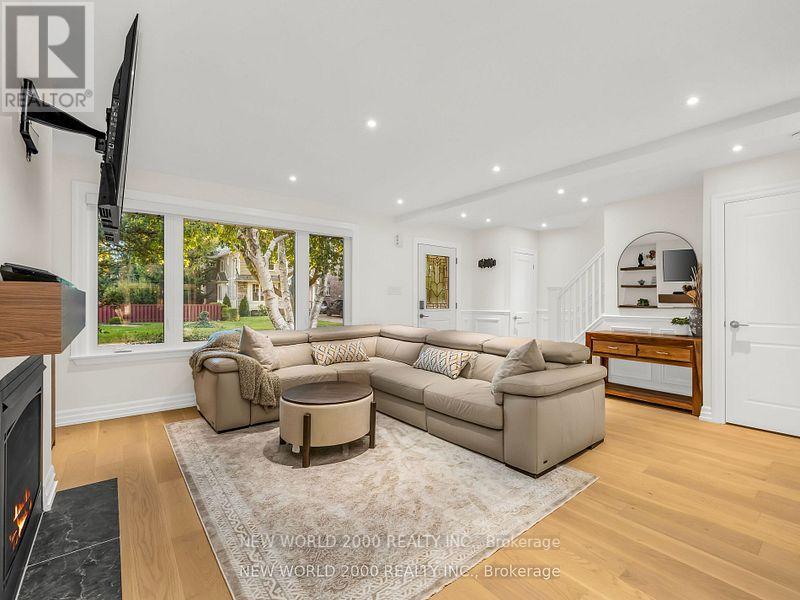 32 Edwalter Avenue, Toronto, Ontario  M8Y 1Z3 - Photo 9 - W12203924
