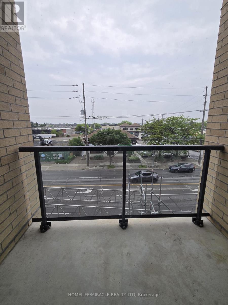314 - 6 Chartwell Road, Toronto, Ontario  M8Z 4E8 - Photo 2 - W12203930