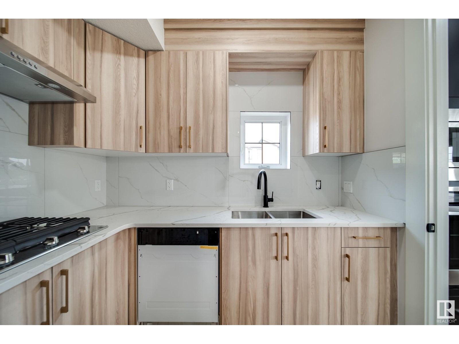 Property at 4004 GINSBURG CR NW image 2