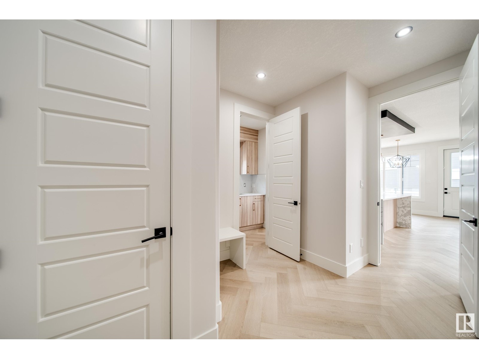 Property at 4004 GINSBURG CR NW image 3