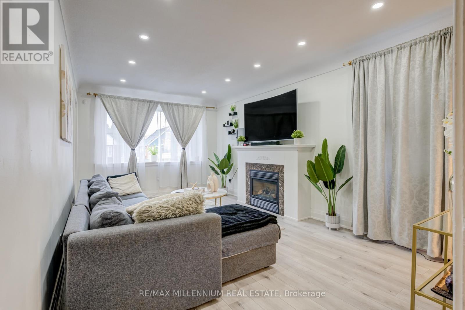 159 Taylor Avenue, Hamilton, Ontario  L8K 3T1 - Photo 3 - X12203899