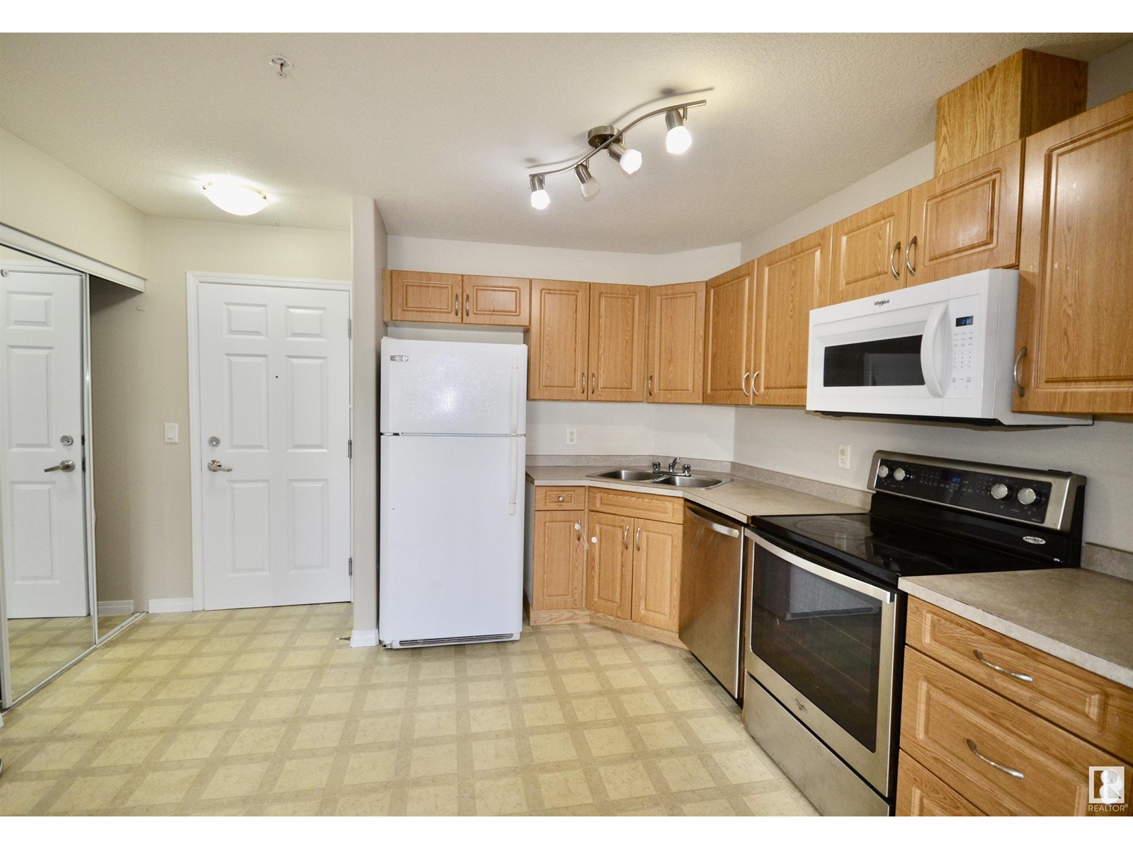 #309 9945 167 St Nw, Edmonton, Alberta  T5P 0K5 - Photo 3 - E4382068
