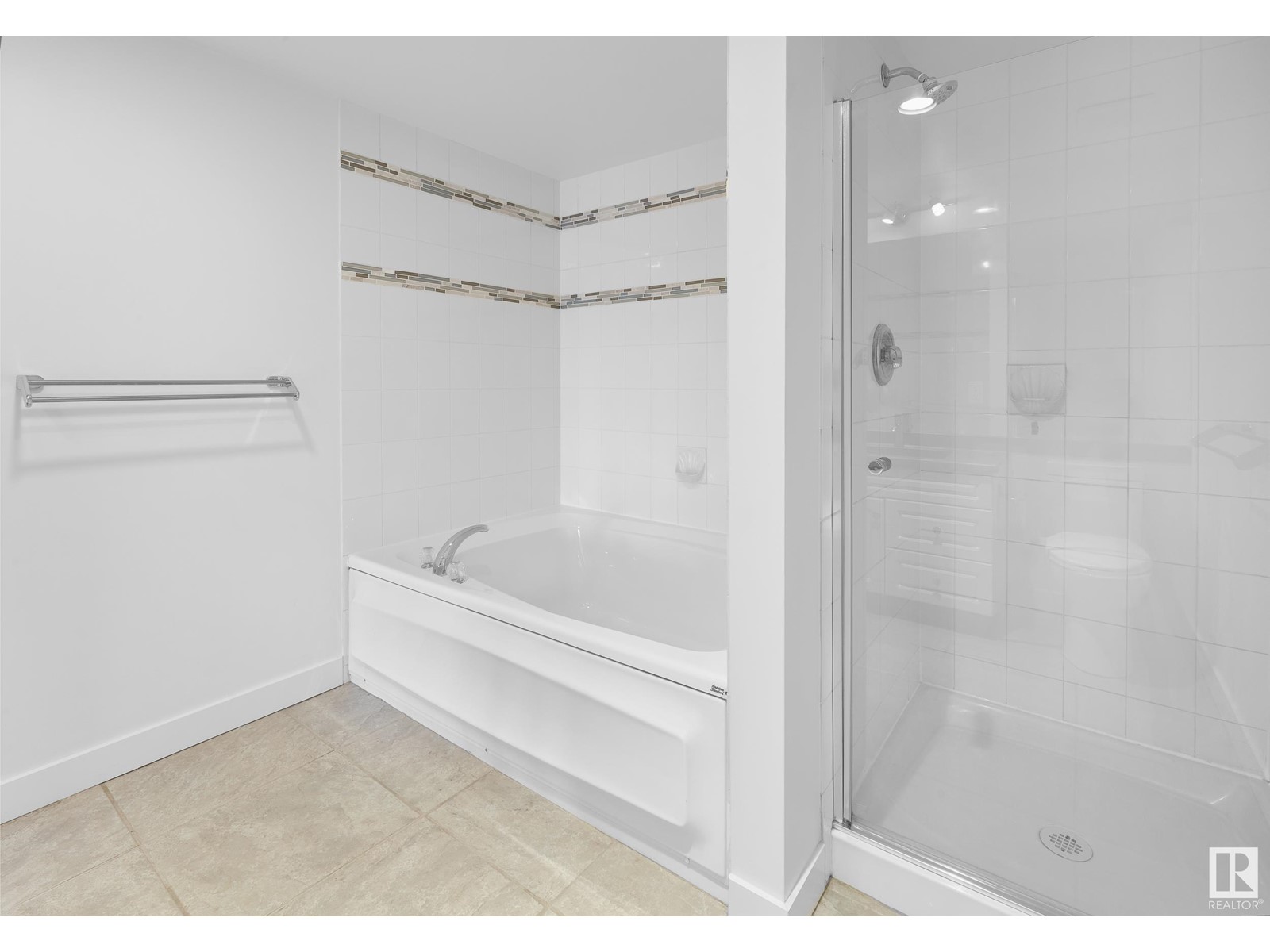 9021 98 Av Nw, Edmonton, Alberta  T6C 4P2 - Photo 24 - E4434673