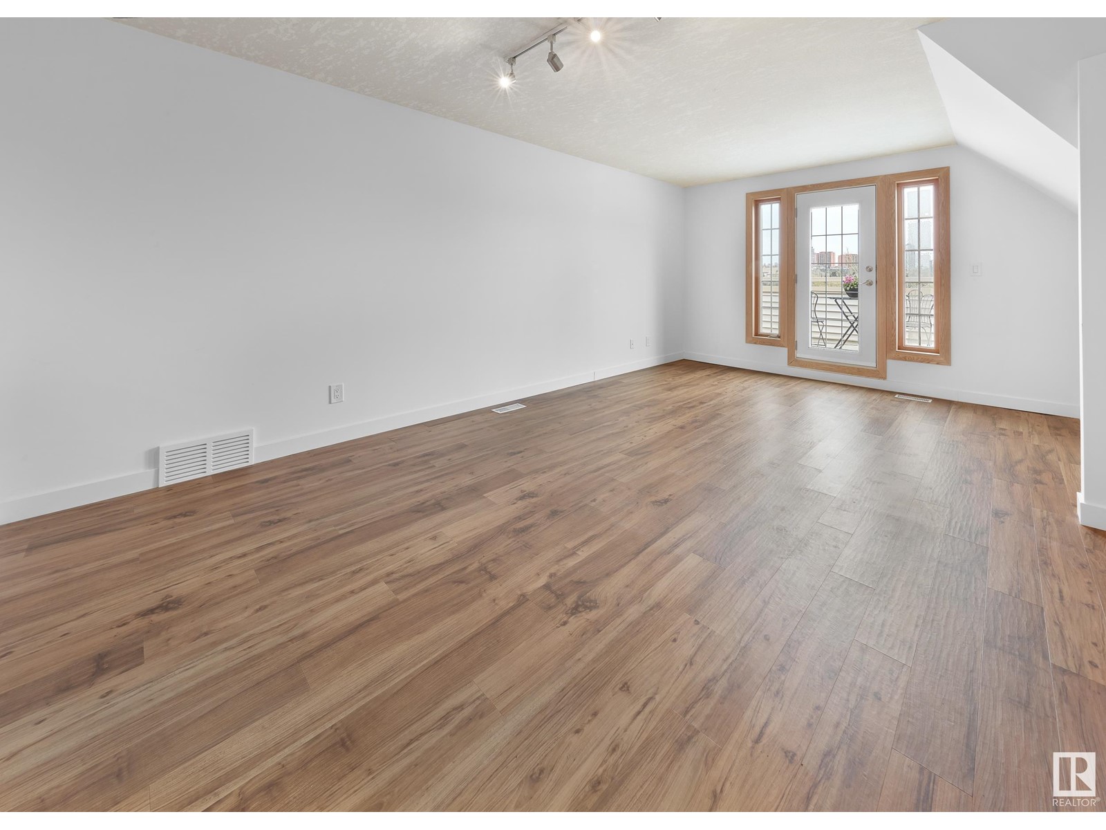 9021 98 Av Nw, Edmonton, Alberta  T6C 4P2 - Photo 36 - E4434673