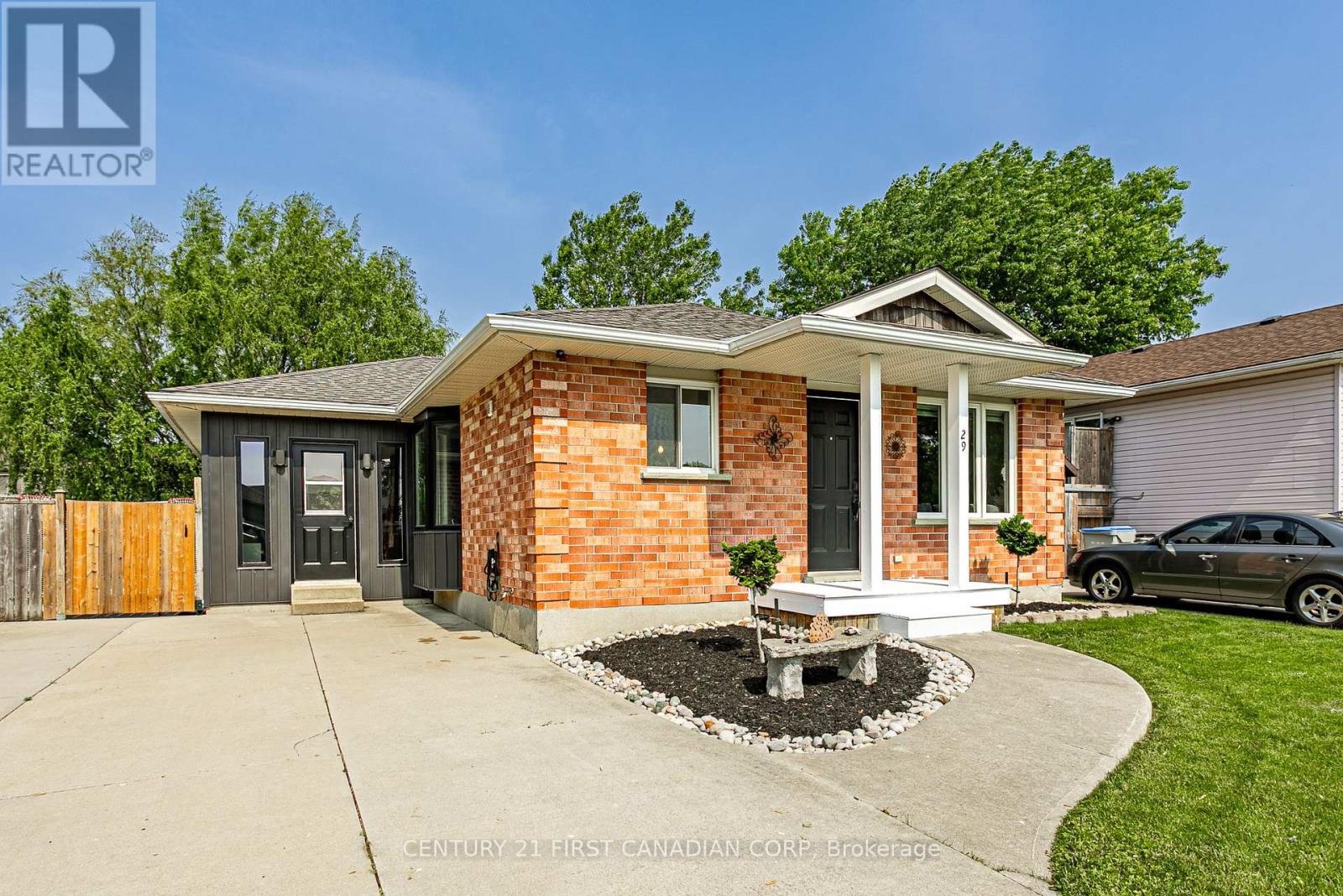 29 ROBIN STREET, North Middlesex, Ontario