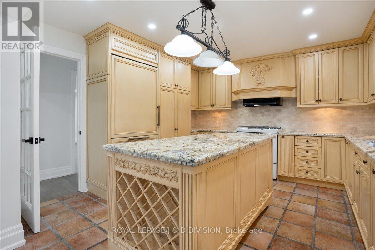 17 Sleepy Hollow Lane, Whitchurch-Stouffville, Ontario  L4A 7X4 - Photo 9 - N12203945
