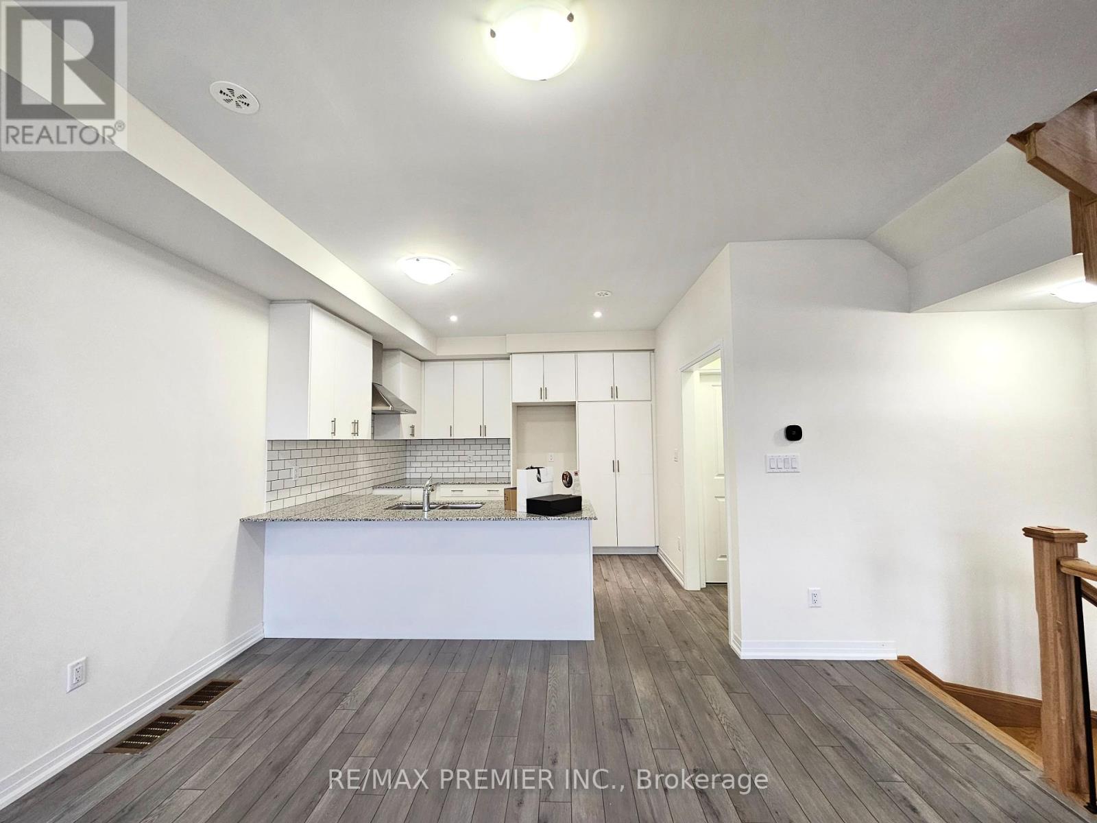 142 Turnberry Lane, Barrie, Ontario  L9J 0M3 - Photo 6 - S12203949