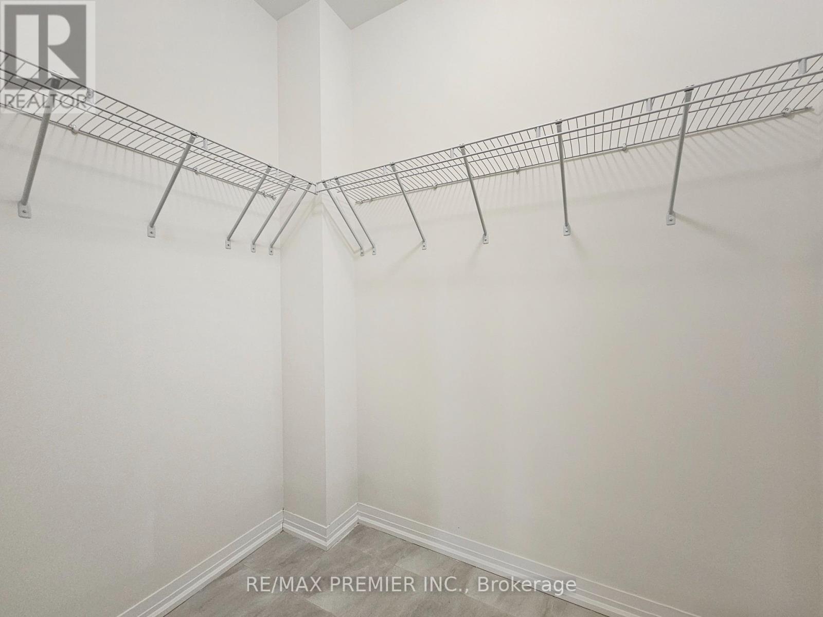 142 Turnberry Lane, Barrie, Ontario  L9J 0M3 - Photo 8 - S12203949