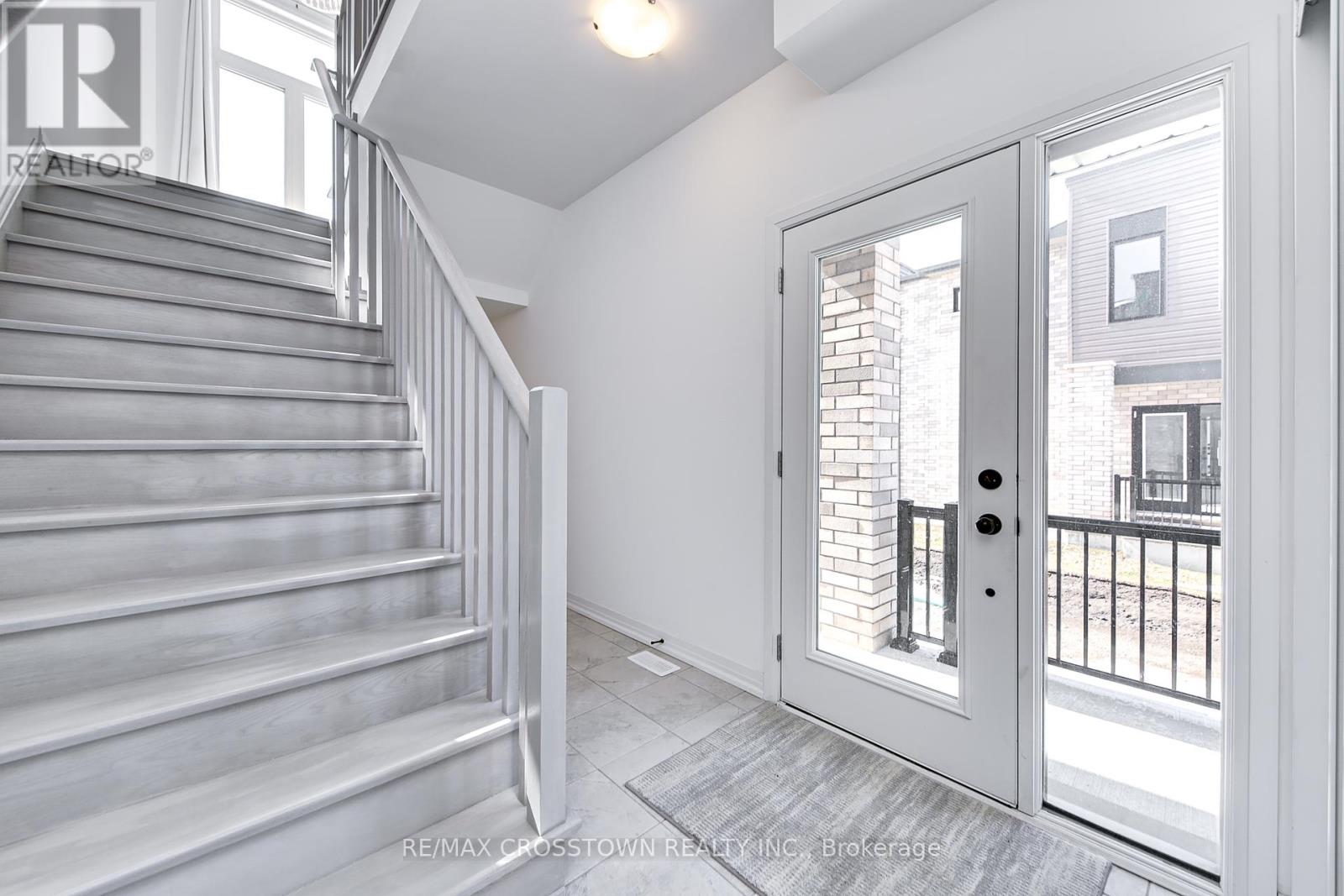 44 Fairlane Avenue, Barrie, Ontario  L9J 0M9 - Photo 13 - S12203984