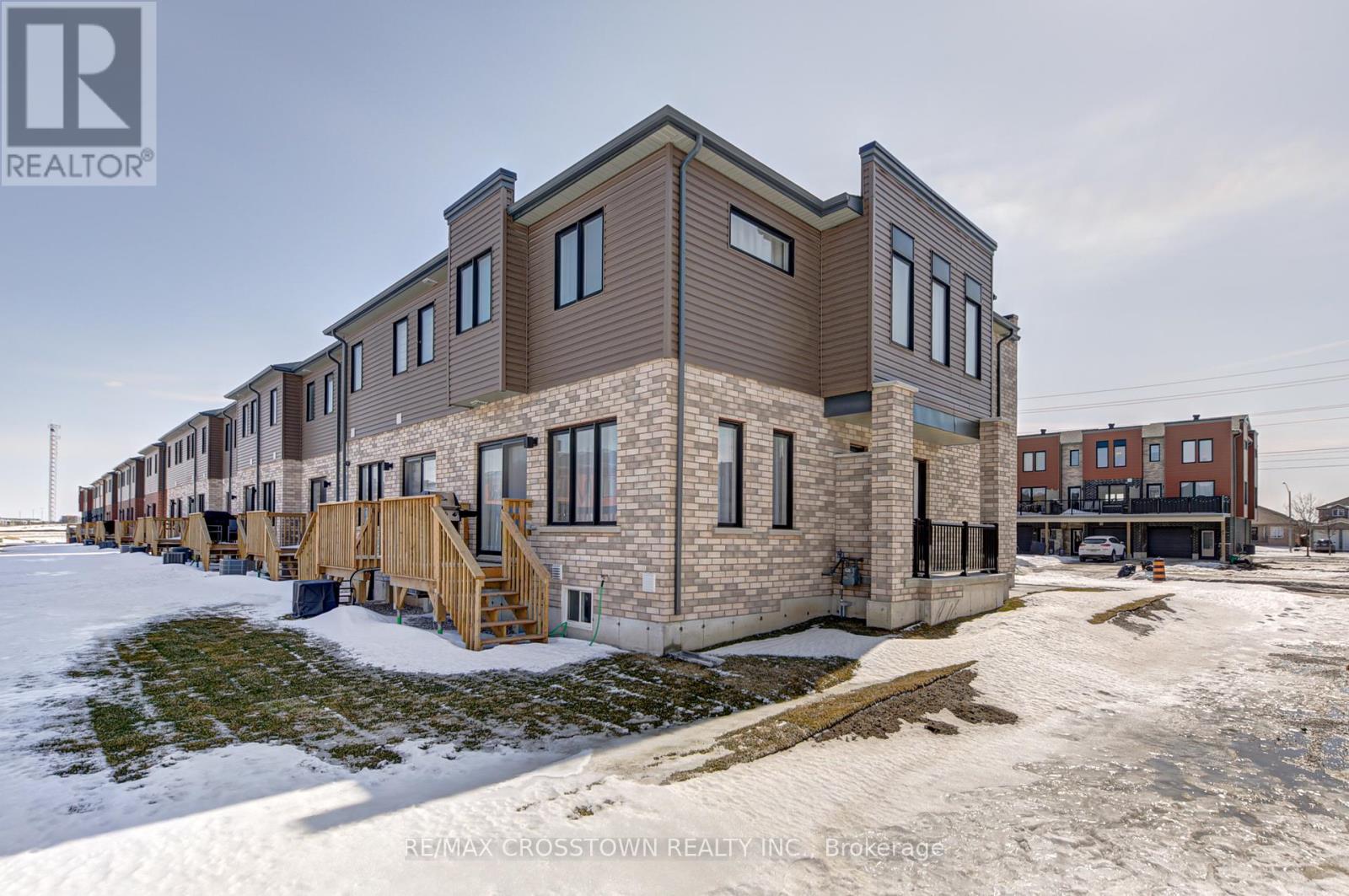 44 Fairlane Avenue, Barrie, Ontario  L9J 0M9 - Photo 7 - S12203984
