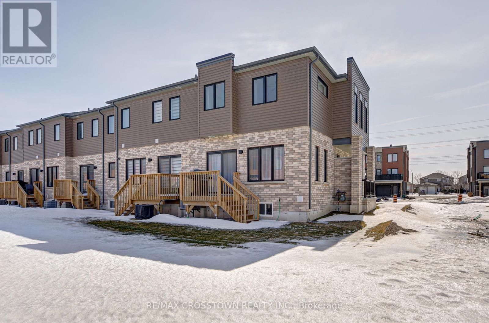 44 Fairlane Avenue, Barrie, Ontario  L9J 0M9 - Photo 8 - S12203984