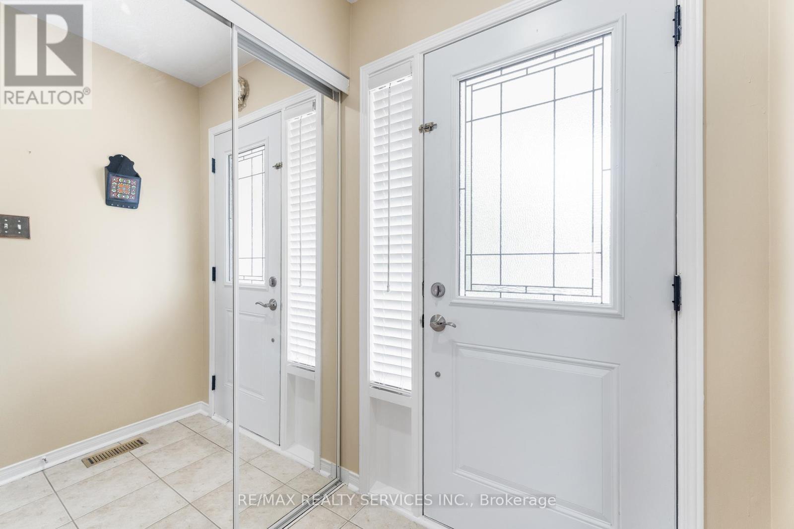 39 Studebaker Trail, Brampton, Ontario  L7A 3A5 - Photo 6 - W12203968