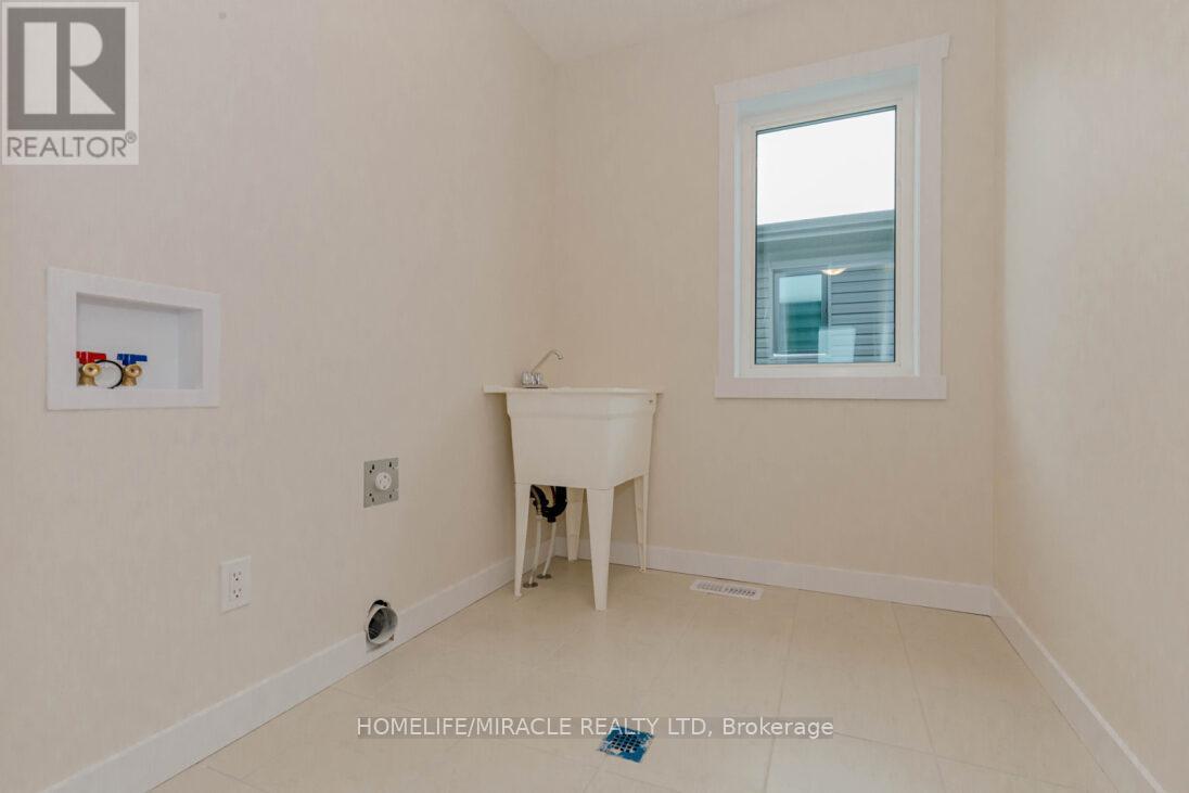 40 Moon Crescent, Cambridge, Ontario  N1S 0C4 - Photo 39 - X12203988