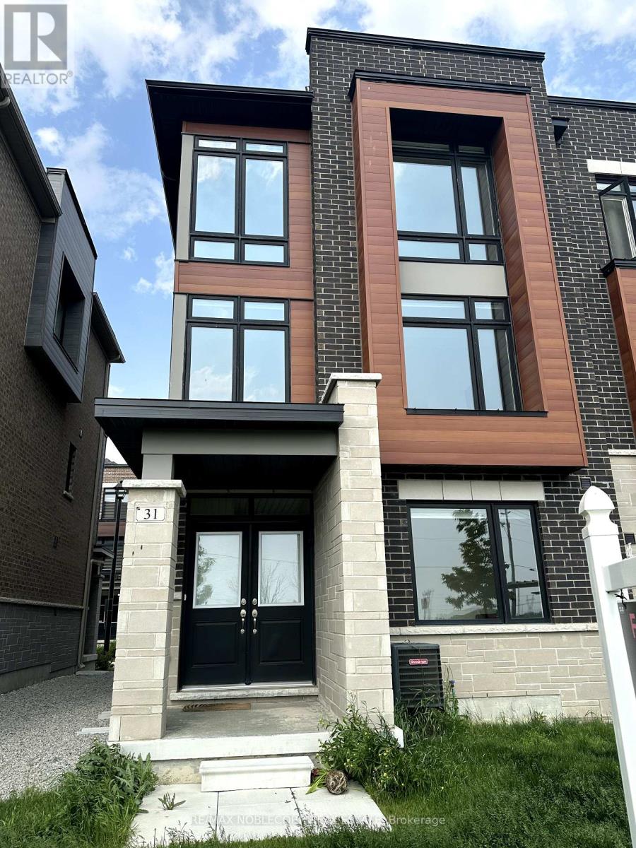 Property at 31 HOLYROOD CRESCENT image 2