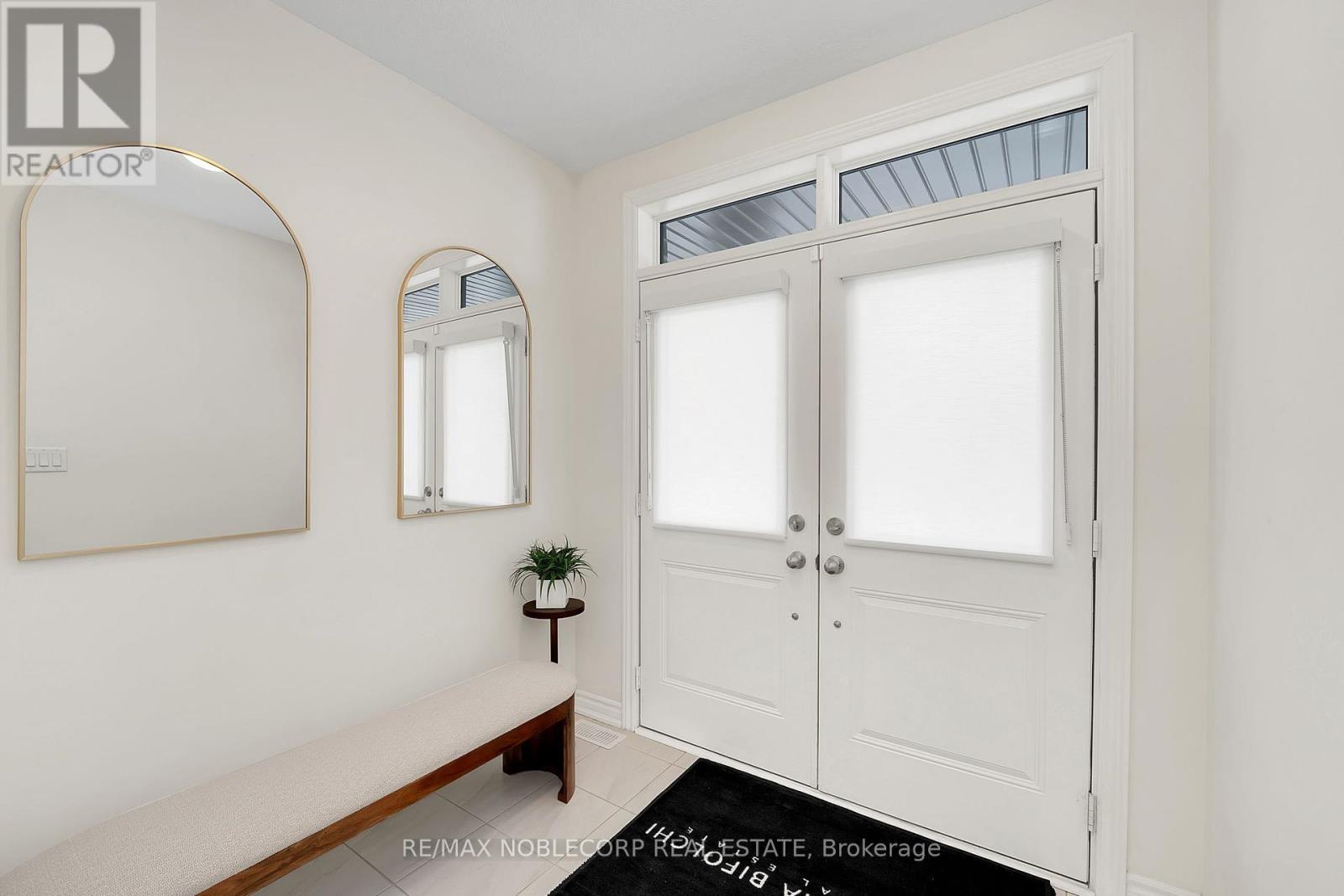 Property at 31 HOLYROOD CRESCENT image 4