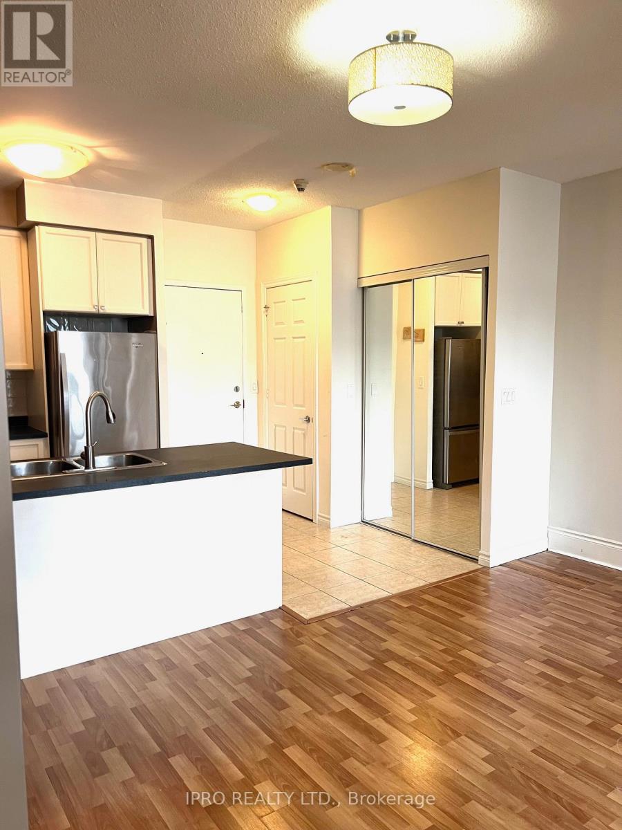 236 - 3888 Duke Of York Boulevard, Mississauga, Ontario  L5B 4P5 - Photo 3 - W12201401