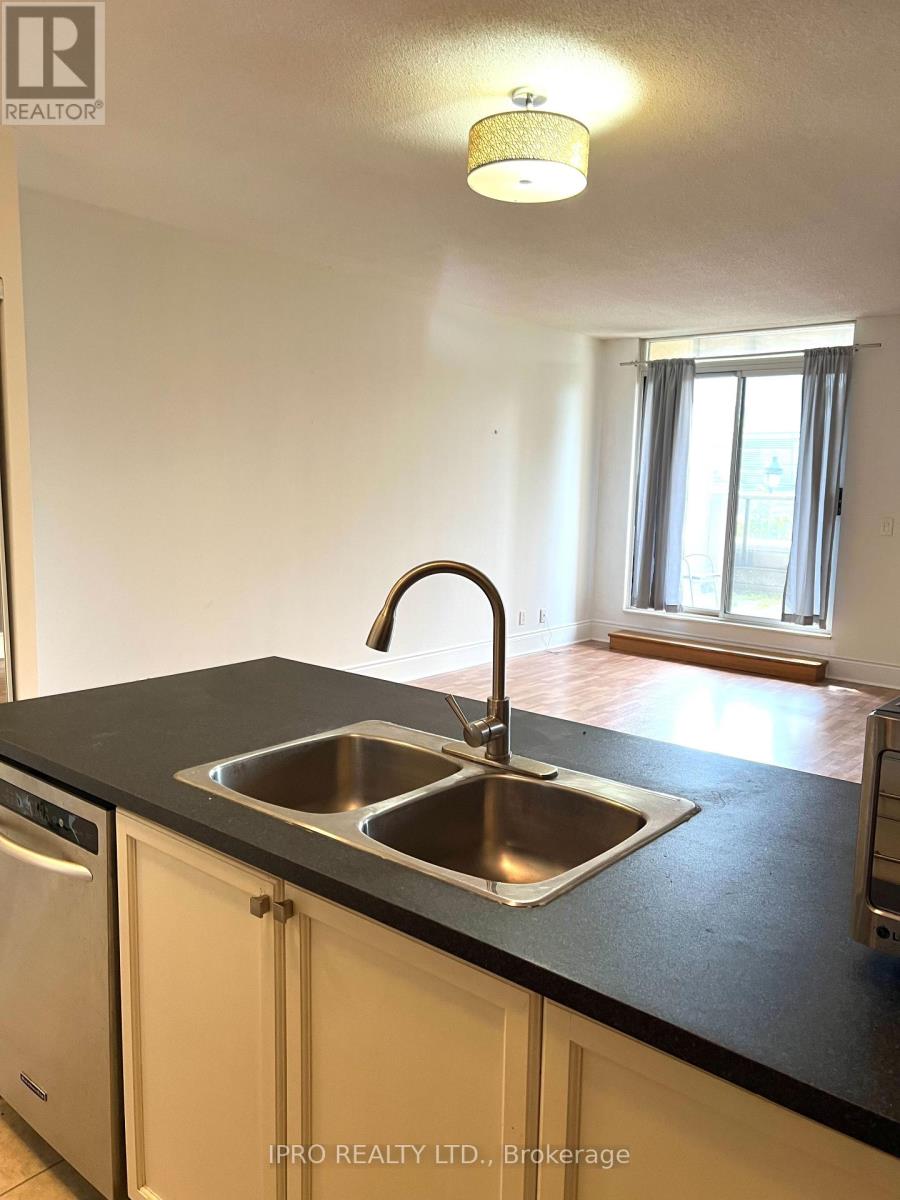 236 - 3888 Duke Of York Boulevard, Mississauga, Ontario  L5B 4P5 - Photo 7 - W12201401
