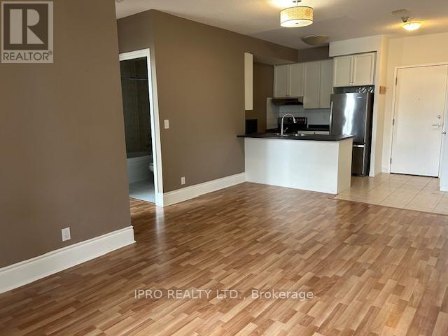 236 - 3888 Duke Of York Boulevard, Mississauga, Ontario  L5B 4P5 - Photo 4 - W12201401