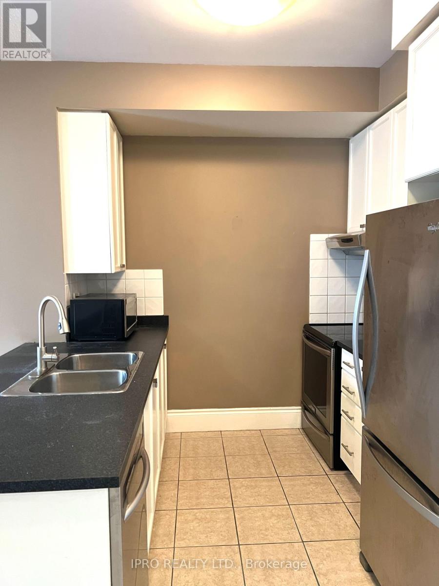 236 - 3888 Duke Of York Boulevard, Mississauga, Ontario  L5B 4P5 - Photo 5 - W12201401