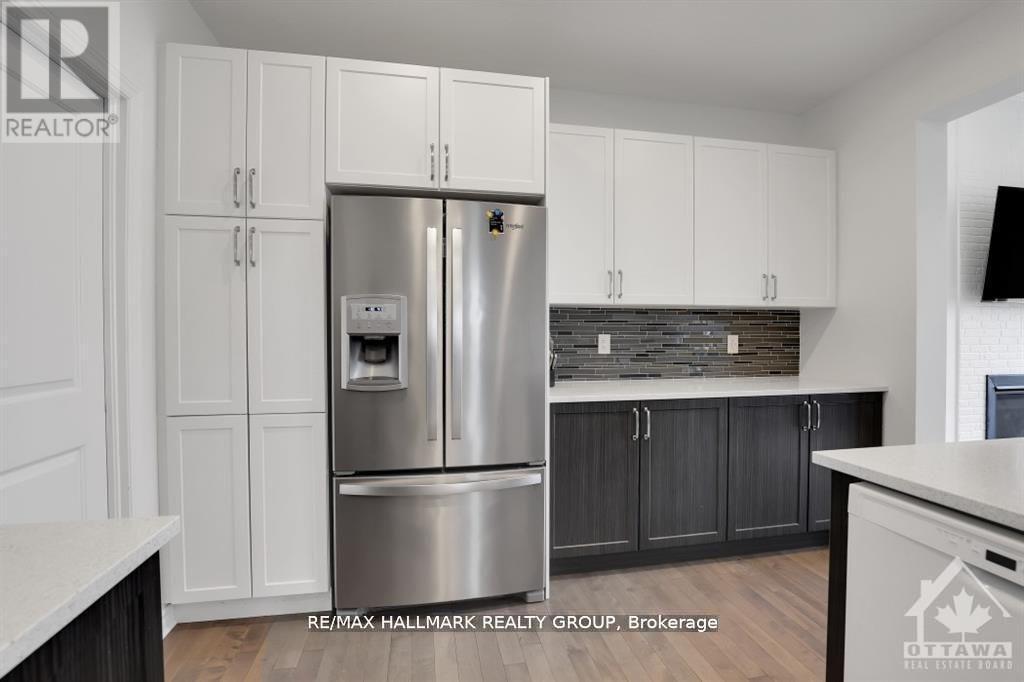 4527 Kelly Farm Drive, Ottawa, Ontario  K1X 0E7 - Photo 12 - X12203991