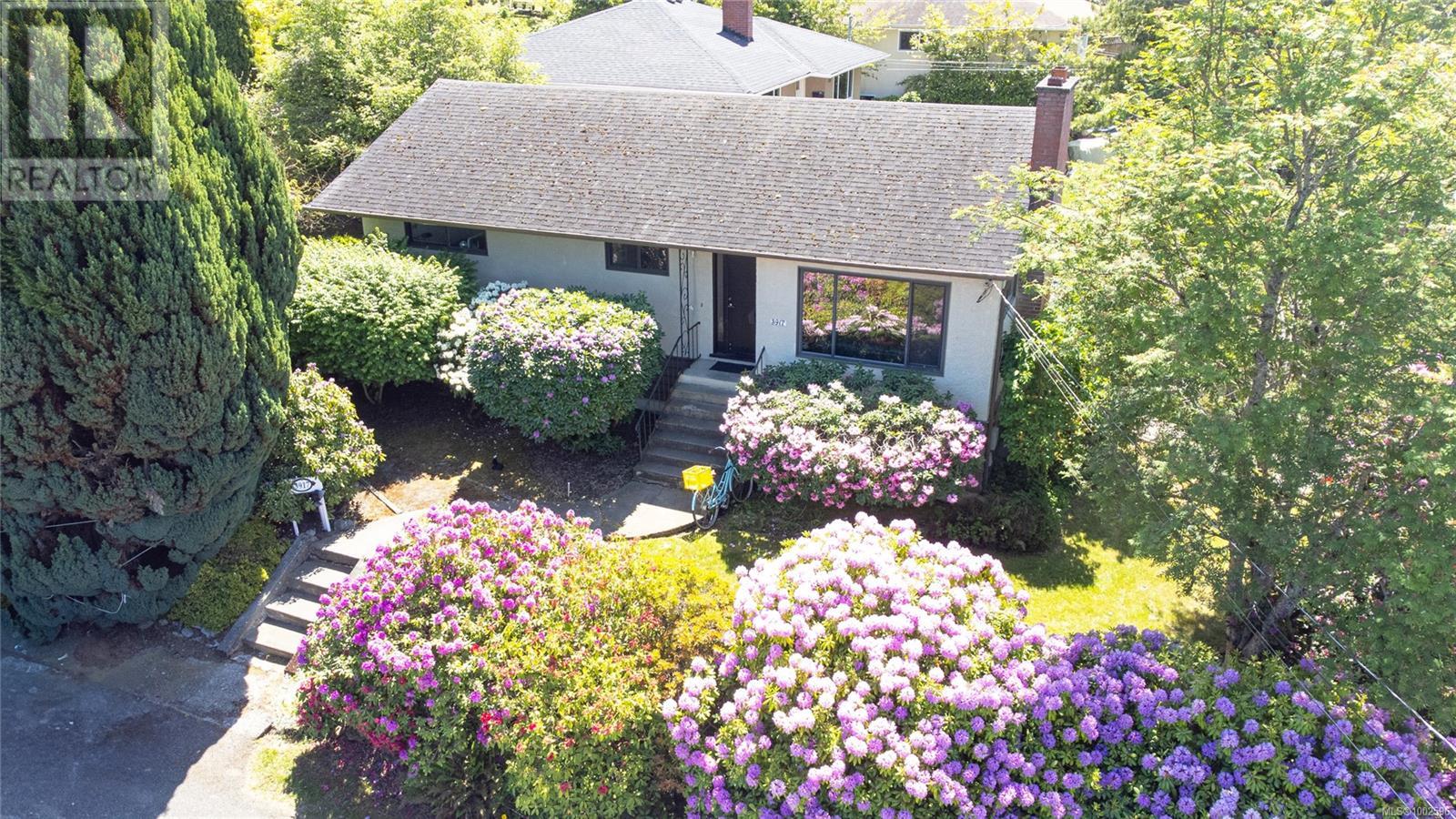 3917 Braefoot Pl, Saanich, British Columbia  V9B 2X8 - Photo 2 - 1002596