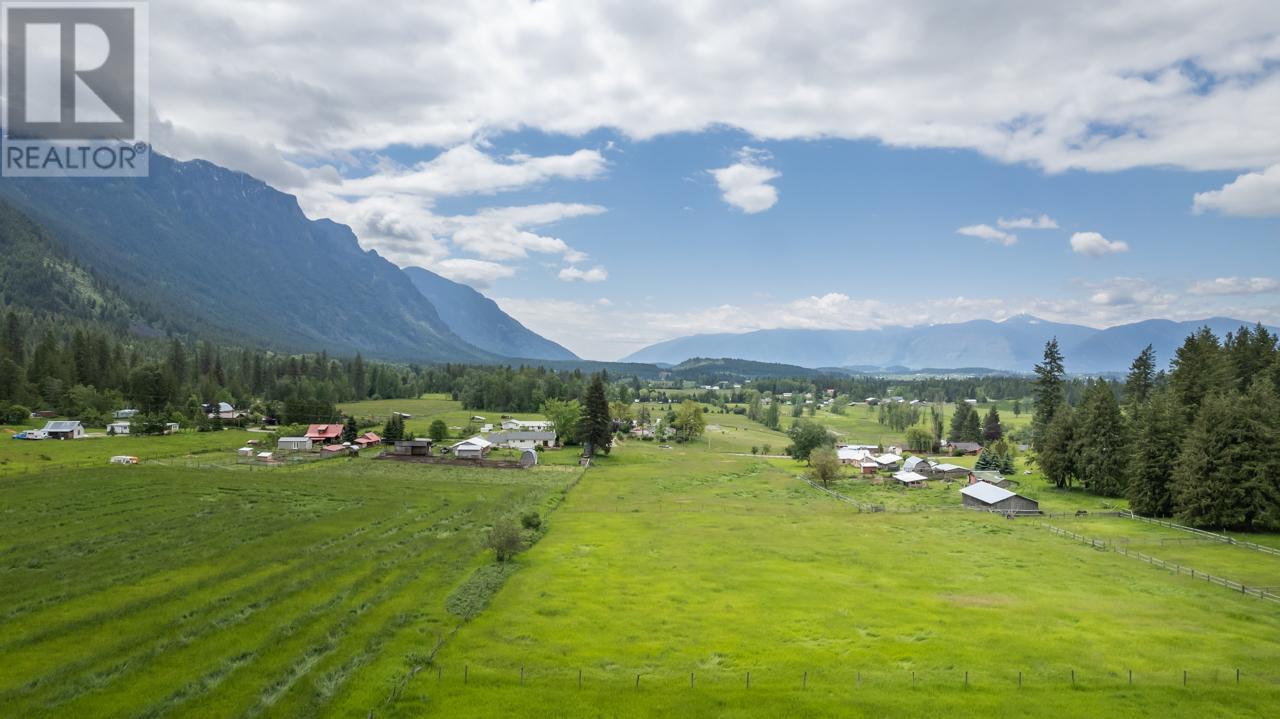 4512 48th Street, Canyon, British Columbia  V0B 1C1 - Photo 4 - 10343947