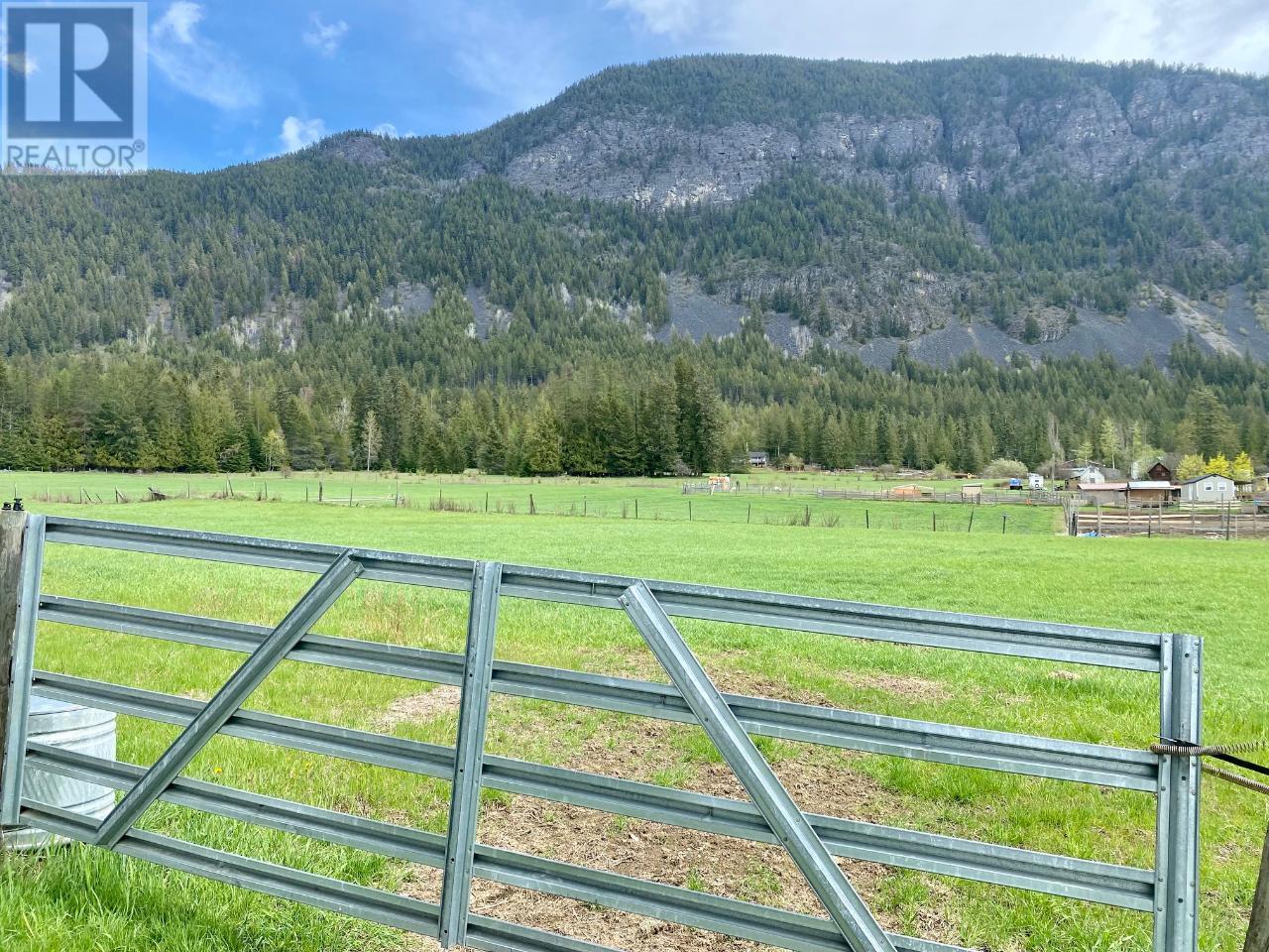 4512 48th Street, Canyon, British Columbia  V0B 1C1 - Photo 12 - 10343947