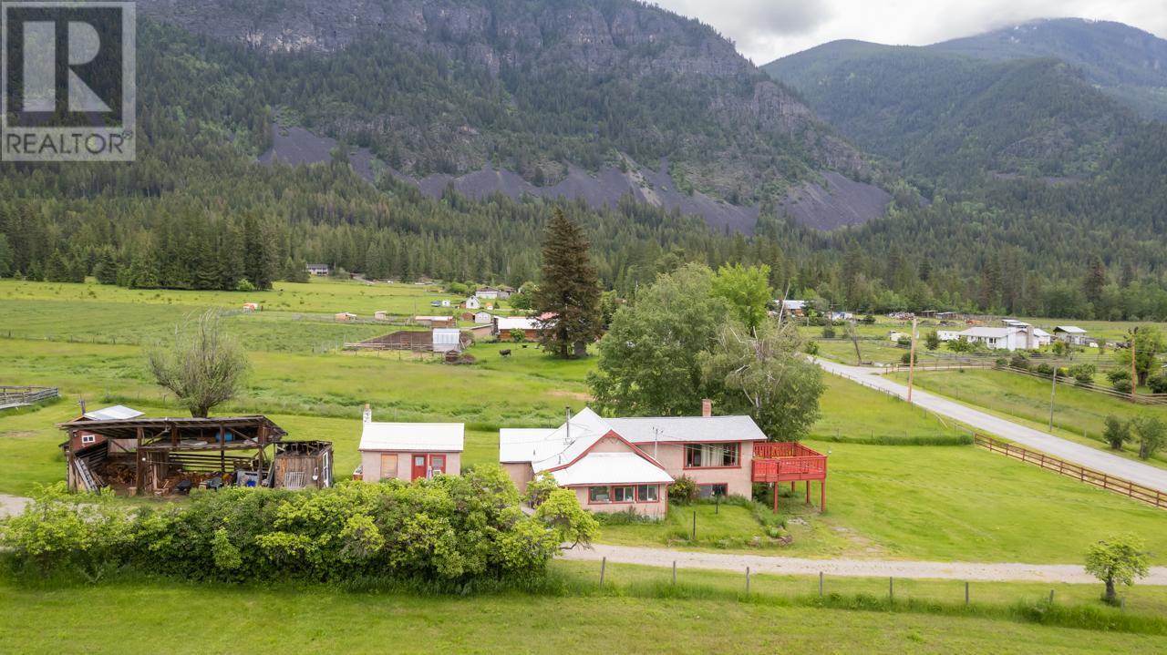 4512 48th Street, Canyon, British Columbia  V0B 1C1 - Photo 1 - 10343947