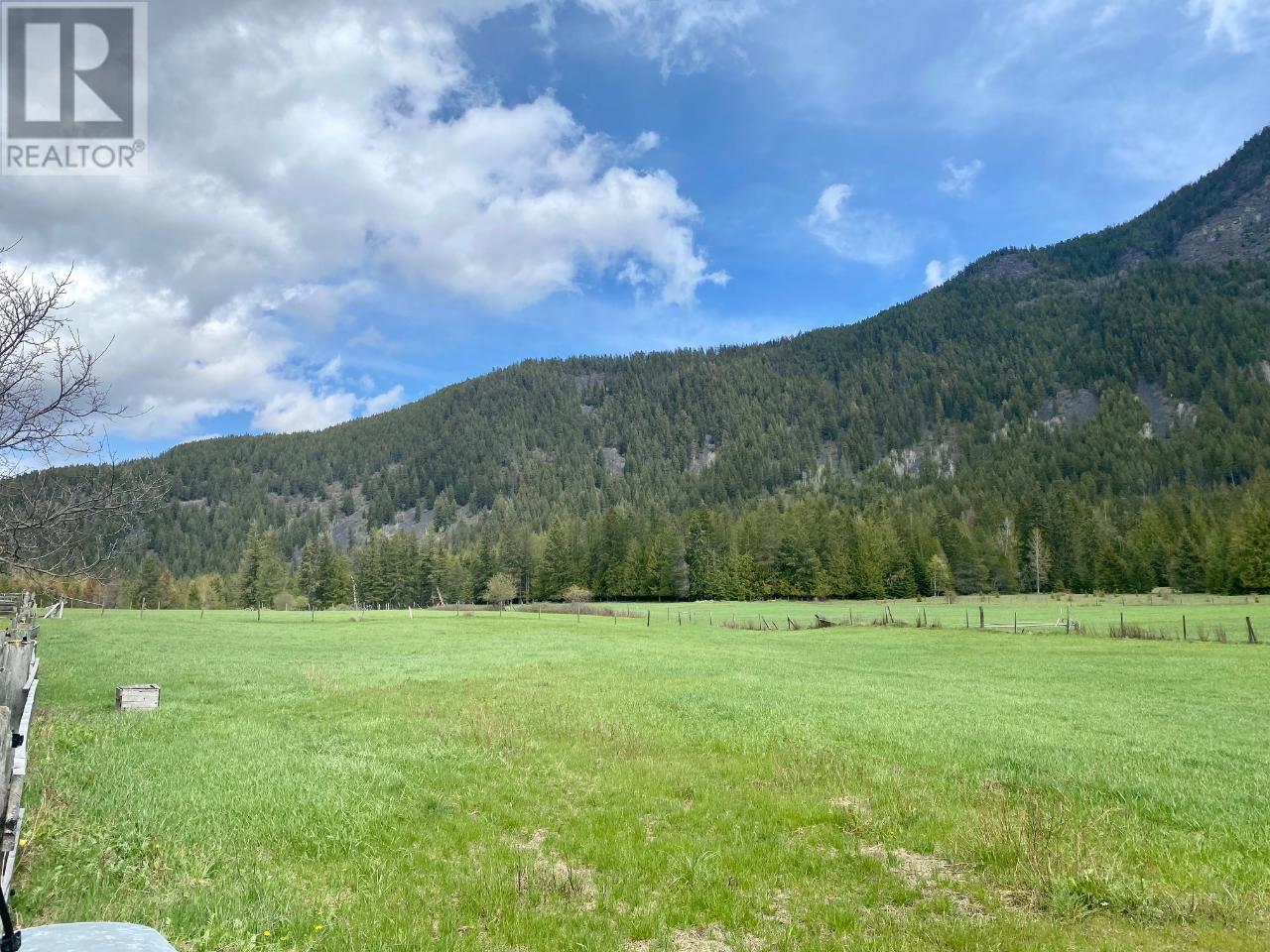4512 48th Street, Canyon, British Columbia  V0B 1C1 - Photo 14 - 10343947