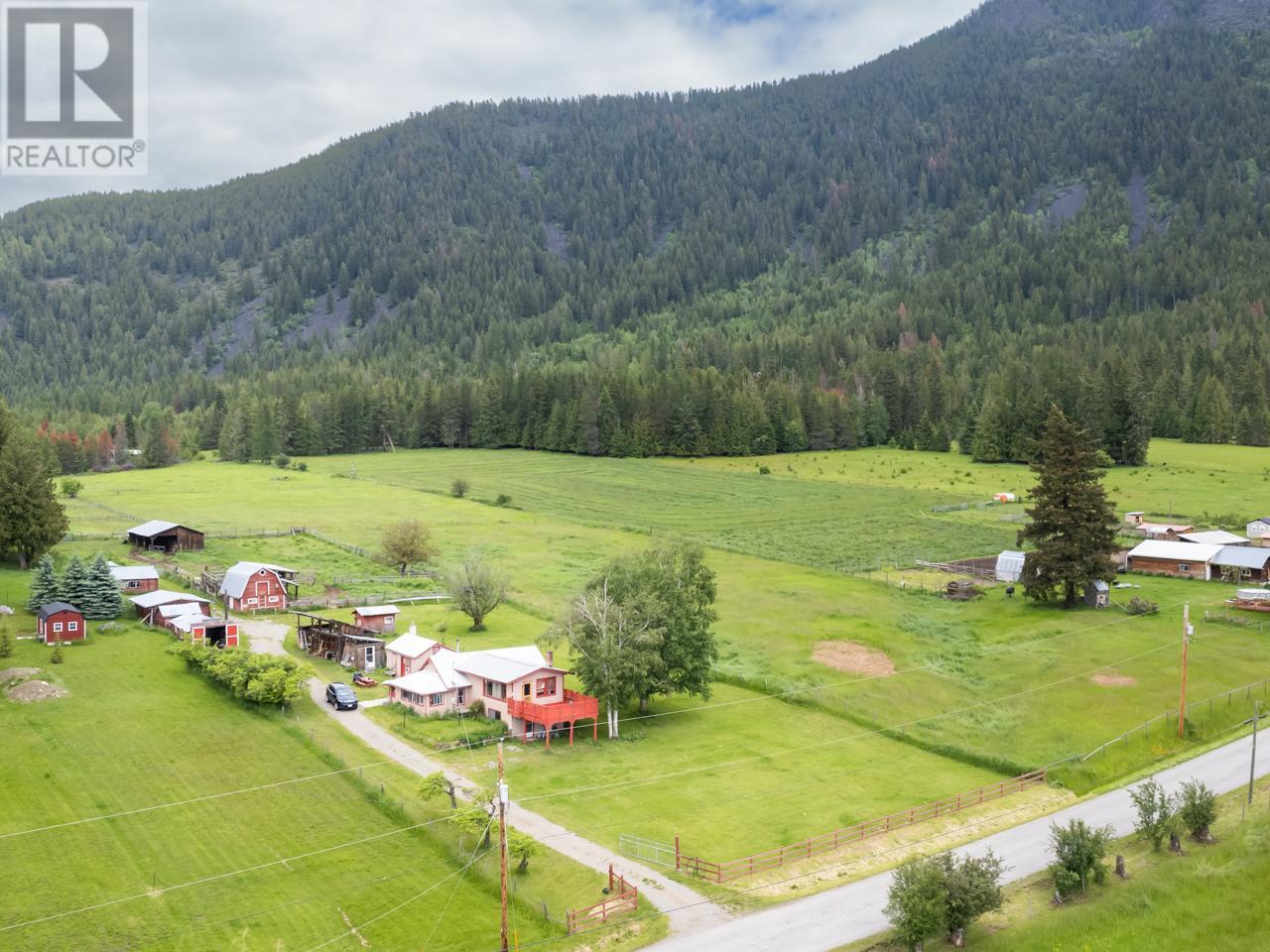 4512 48th Street, Canyon, British Columbia  V0B 1C1 - Photo 2 - 10343947