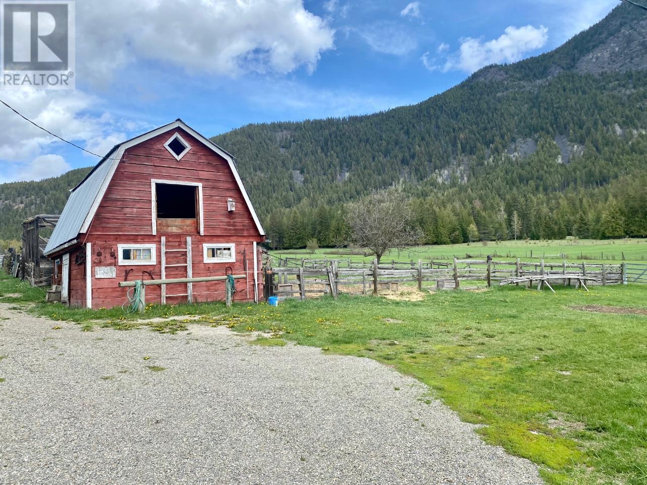 4512 48th Street, Canyon, British Columbia  V0B 1C1 - Photo 10 - 10343947