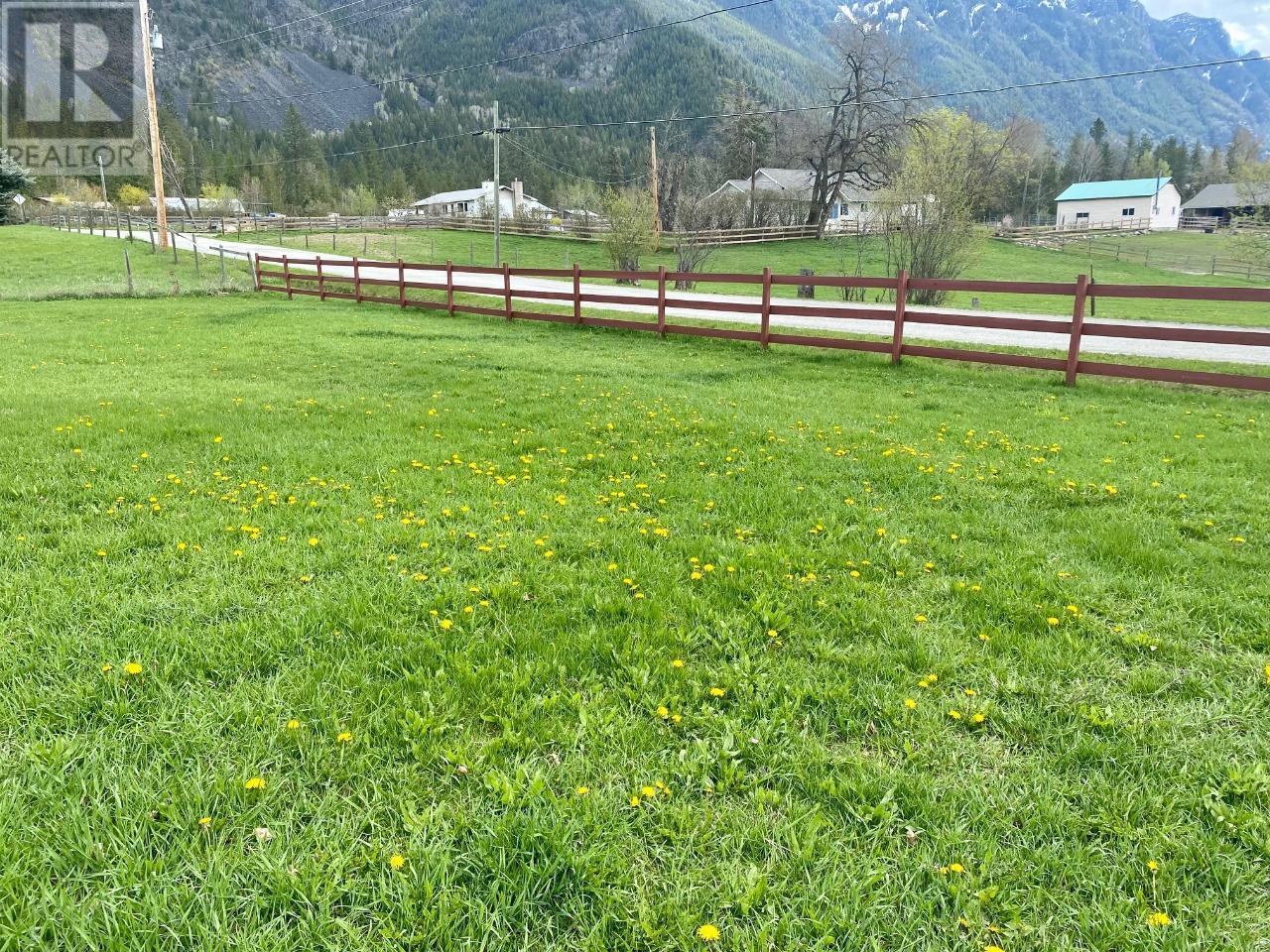 4512 48th Street, Canyon, British Columbia  V0B 1C1 - Photo 40 - 10343947