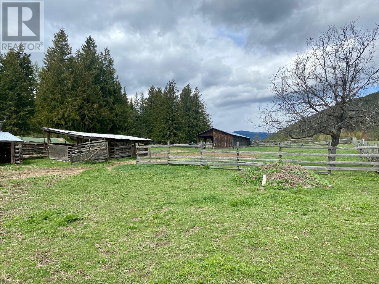 4512 48th Street, Canyon, British Columbia  V0B 1C1 - Photo 36 - 10343947