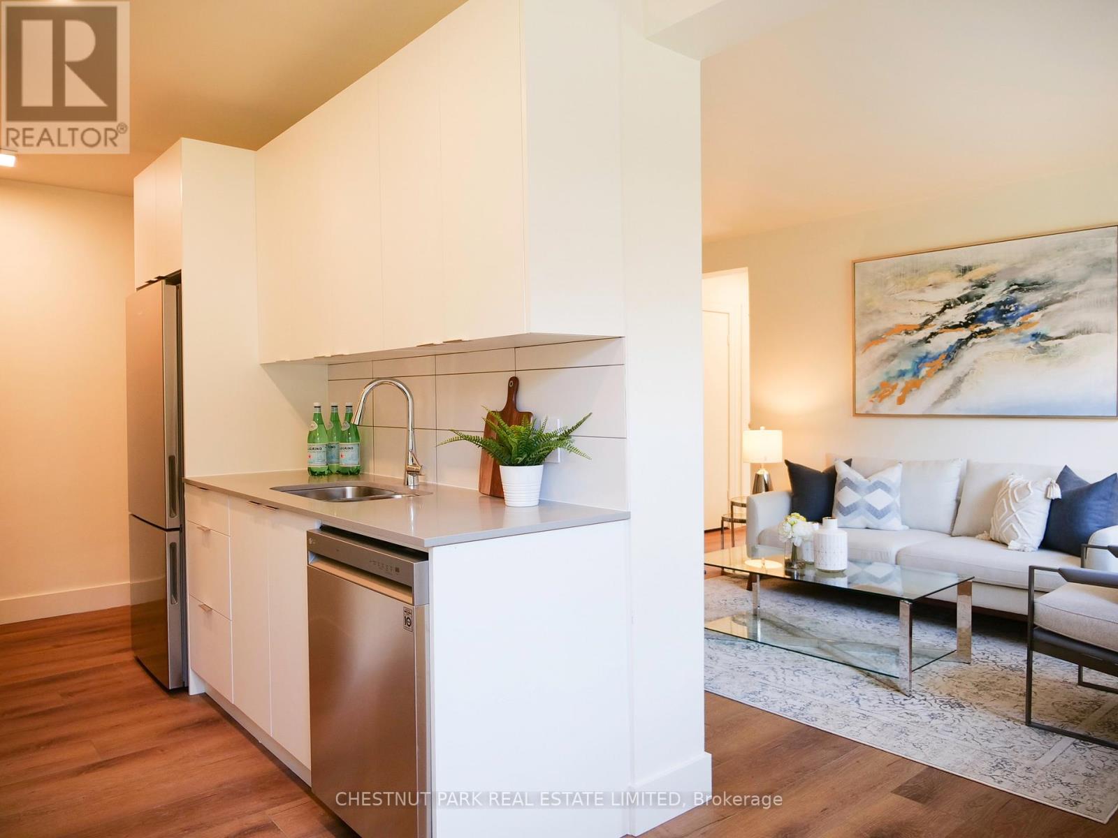 3 - 2 Wingreen Court, Toronto, Ontario  M3B 1B9 - Photo 4 - C12204016
