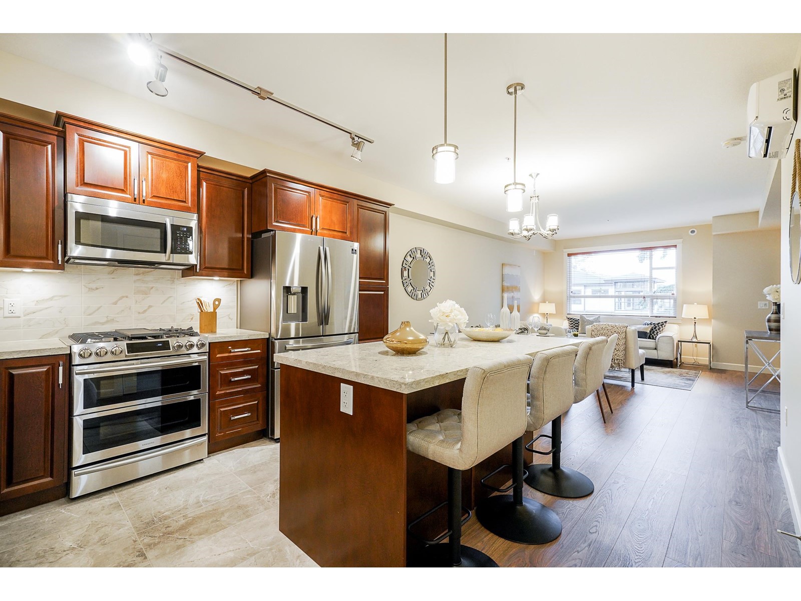 409 14588 Mcdougall Drive, Surrey, British Columbia  V4P 0H1 - Photo 11 - R3010790