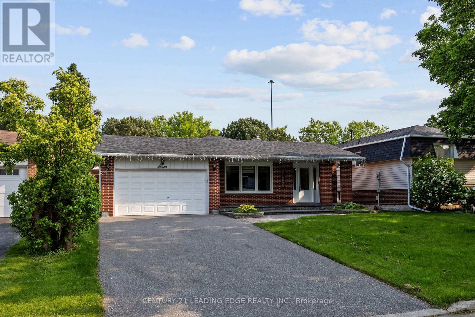 7 FLEMINGTON COURT, Whitby, Ontario
