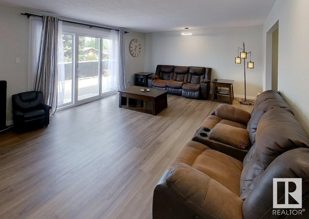 Property at 37 MANCHESTER DR image 5