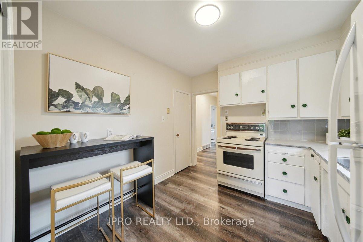 34 Appledale Road, Toronto, Ontario  M9B 5G4 - Photo 12 - W12203992