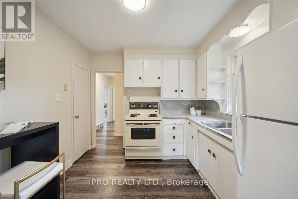 34 Appledale Road, Toronto, Ontario  M9B 5G4 - Photo 13 - W12203992
