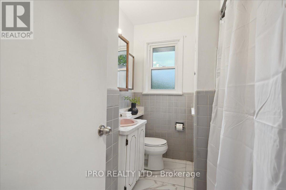 34 Appledale Road, Toronto, Ontario  M9B 5G4 - Photo 16 - W12203992